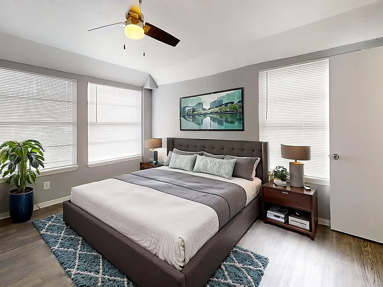 The Metropolis Apartments — Photo 60