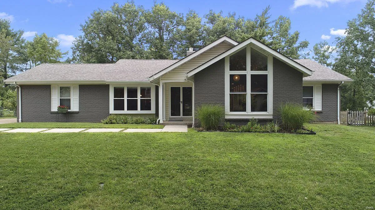 15357 Country Ridge Dr photo 1