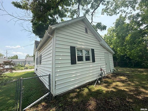 4th image of 209 N Olive St