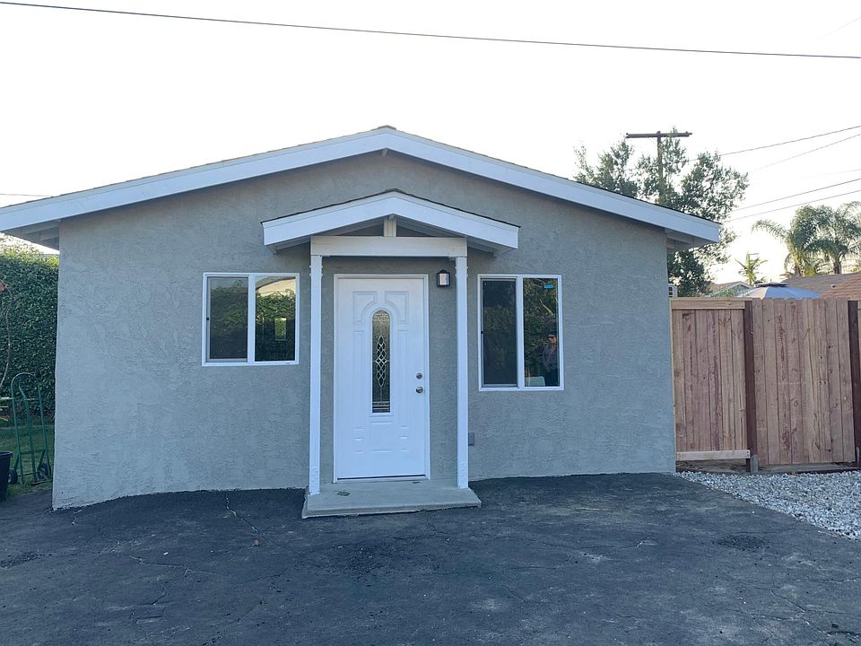 1st image of 979 W Hollyvale St #1/2