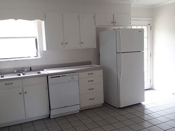 3rd image of 3901 Fritz Ln