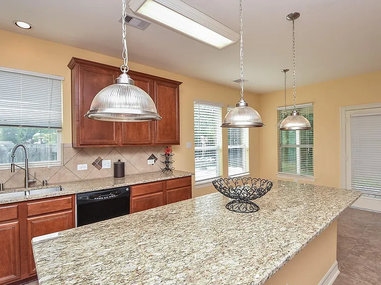 25203 Oak Villa Dr — Photo 20