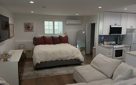 5th image of 423 Iris Ave #C
