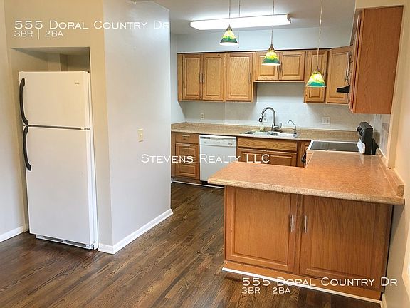 5th image of 555 Doral Country Dr