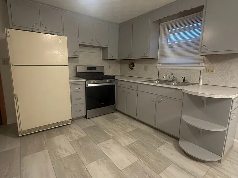 250 Oakland Ave — Photo 3