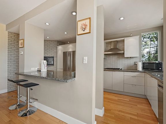 5th image of 1053 Millstream Rd