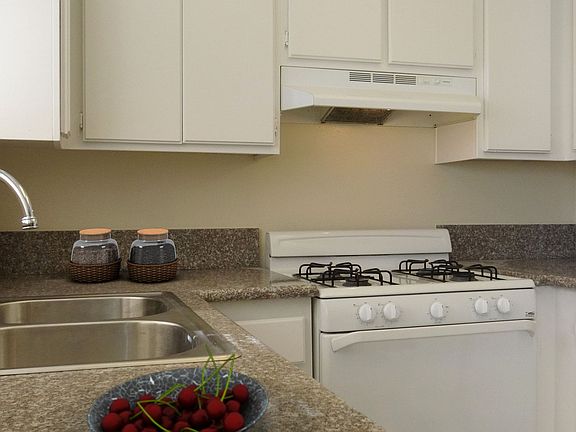4th image of 1531 W Rialto Ave APT 501