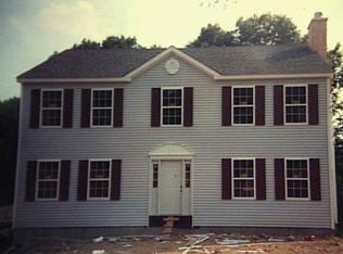 2 Crescent Pl, Monroe, CT 06468