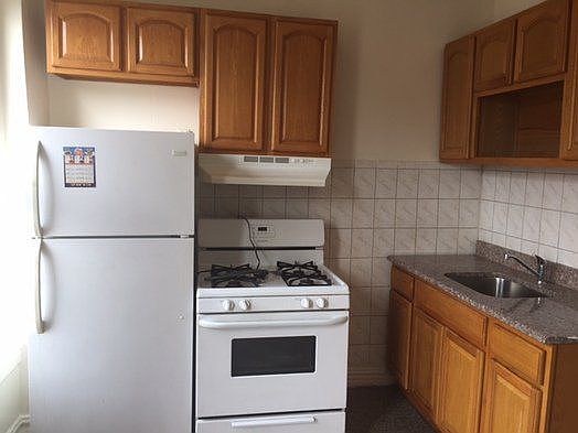 4th image of 2270 2nd Ave APT 2A