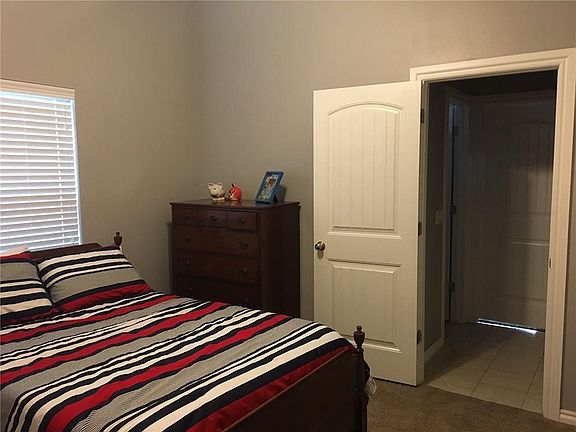 2nd image of 1514 Savannah Cir