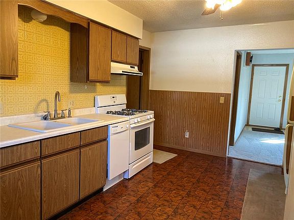 5th image of 802 N 1st St