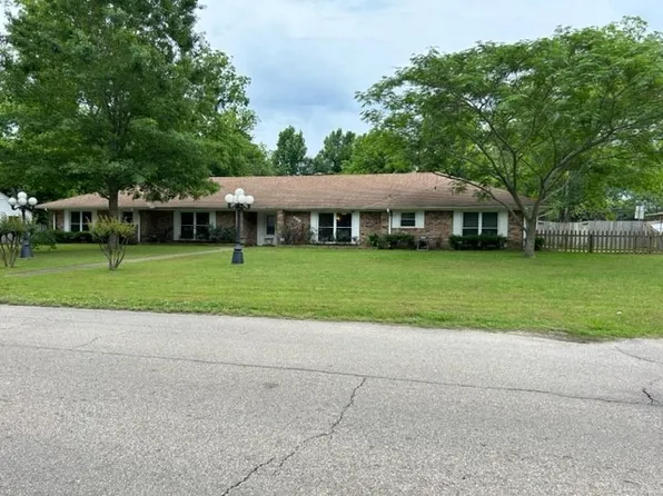 102 E Crockett St, De Kalb, TX 75559