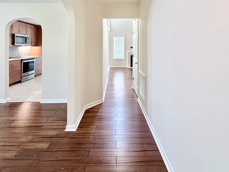 2729 E Shoreham St — Photo 3