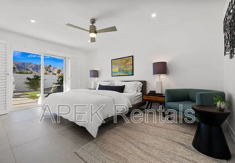 945 N Buttonwillow Cir — Photo 14