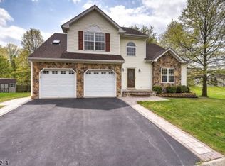 6 Reinhart Way, Bridgewater, NJ 08807