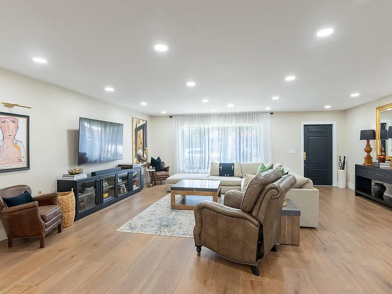 335 Franklin Rd — Photo 5