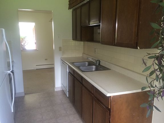 Good sized Kitchen with Breakfast nook