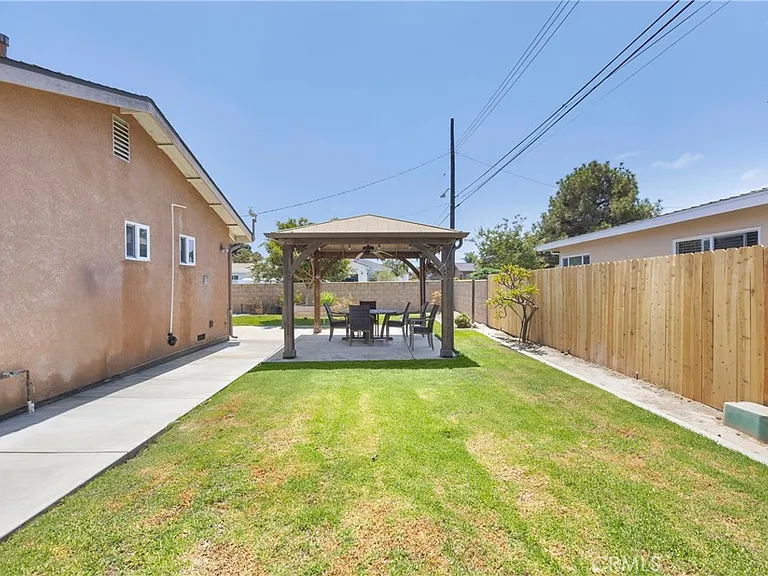 1521 S Dallas Dr — Photo 30