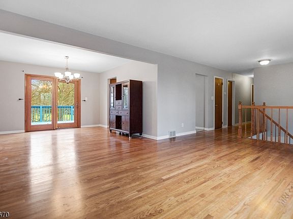 3rd image of 28 Bear Brook Ln