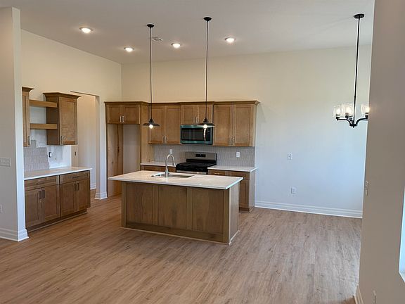 4th image of 27 Kingdom Ct