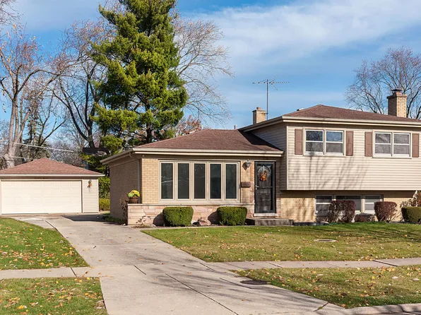 1718 W Rusty Dr, Mount Prospect, IL 60056