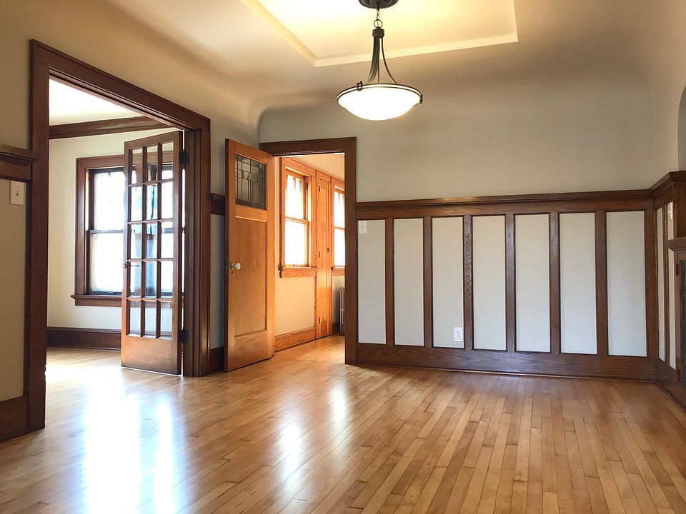 1st image of 827 E Homer St #827