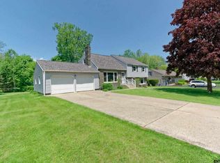 46 Beechwood Dr, Ballston Lake, NY 12019