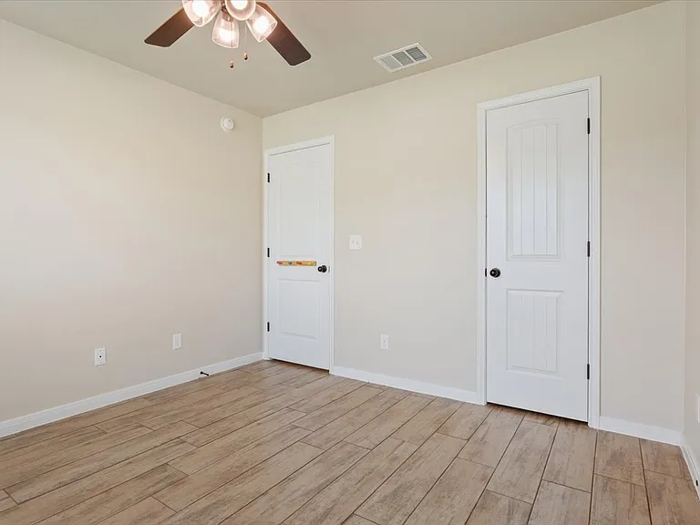 2618 Bolzano Trl — Photo 22