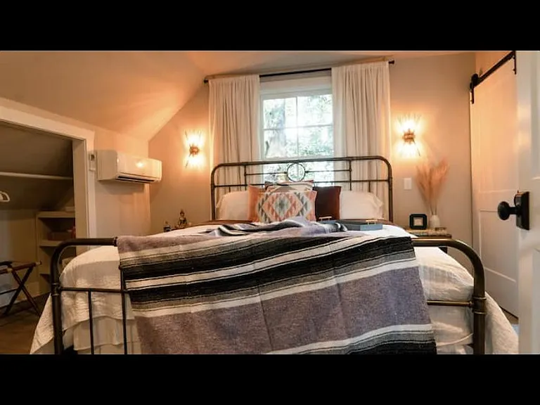 906 Shelby Ave #906B — Photo 2