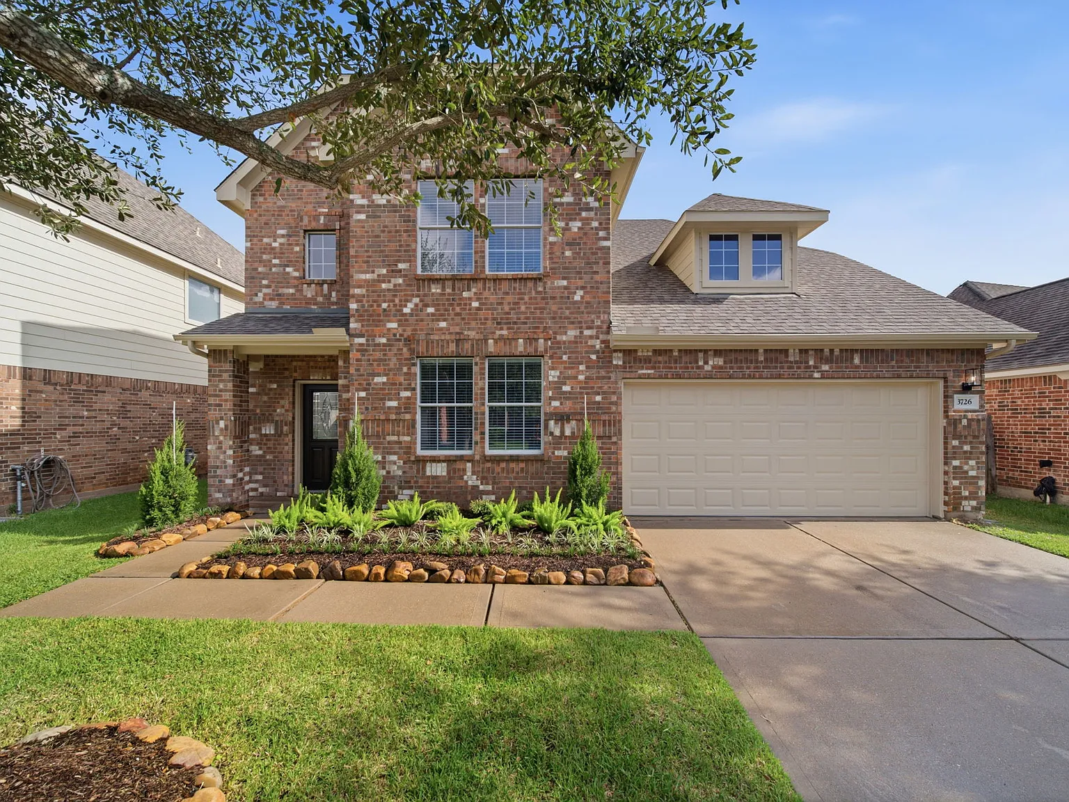 4 bed, 2.5 bath, 2548 sqft, $2,950 — Photo 2