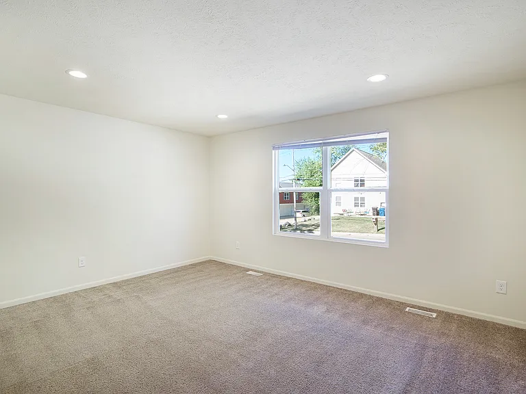 2643 Redwood Ave — Photo 13