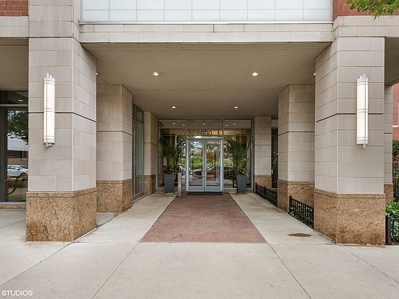 2nd image of 1600 S Prairie Ave #2104