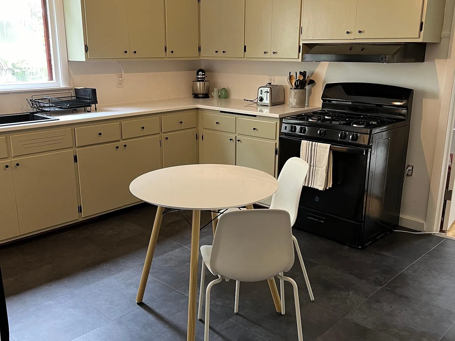 1126 Jefferson St NE — Photo 2