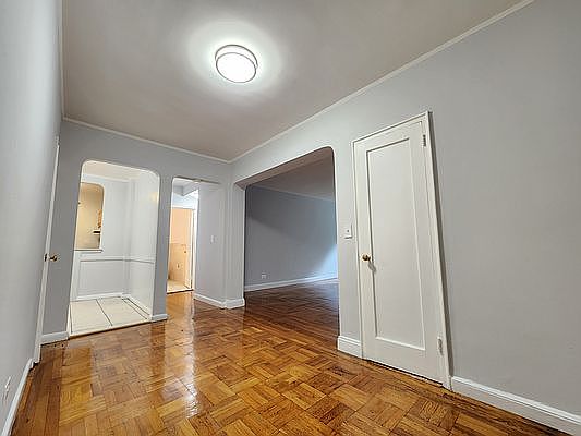 2nd image of 140 Van Cortlandt Ave #3N