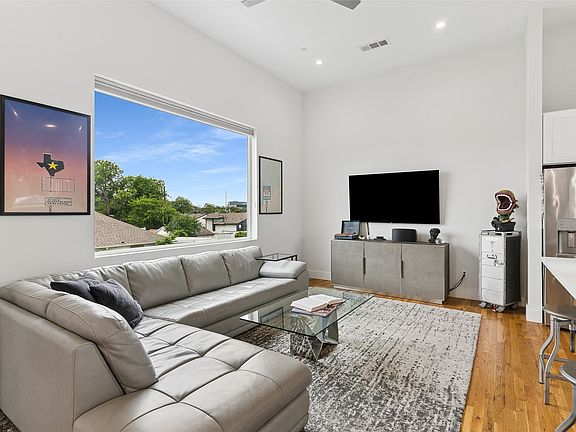 4th image of 2611 Hondo Ave #101