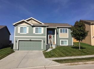 16922 Camden Ave, Omaha, NE 68116