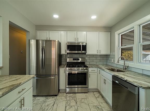 3rd image of 28390 Fountain St