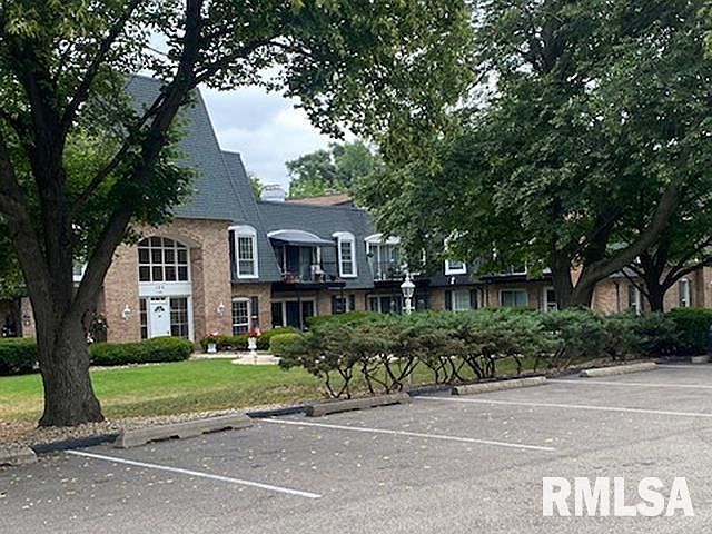 1st image of 4900 N Knoxville Ave APT 205A