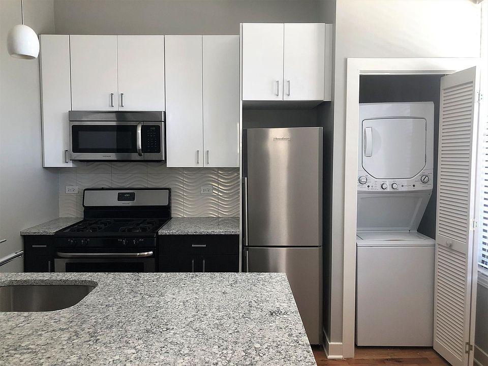 1st image of 755 W Buckingham Pl #3N