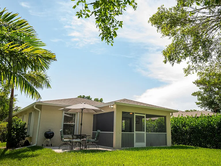 2247 Pineland Ave — Photo 38