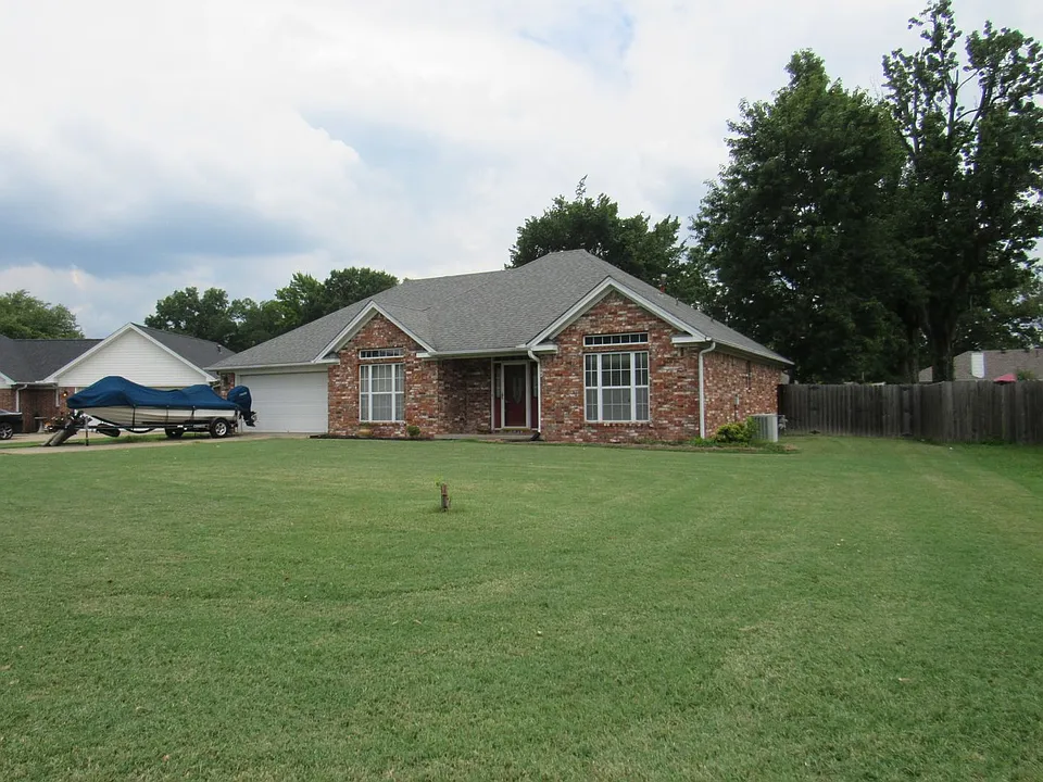 16 Emerald Cir