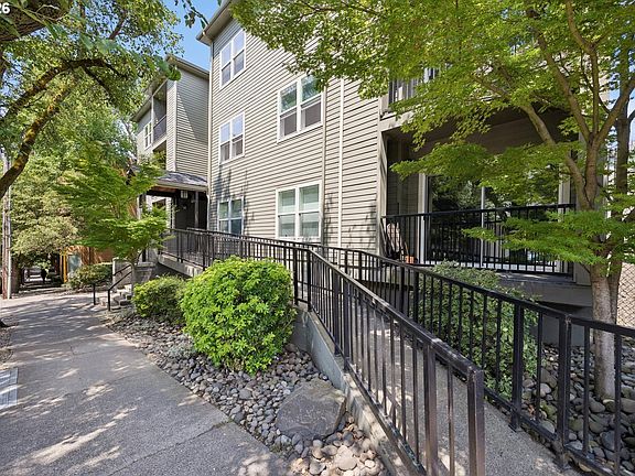 5th image of 1441 SW Clay St APT 210