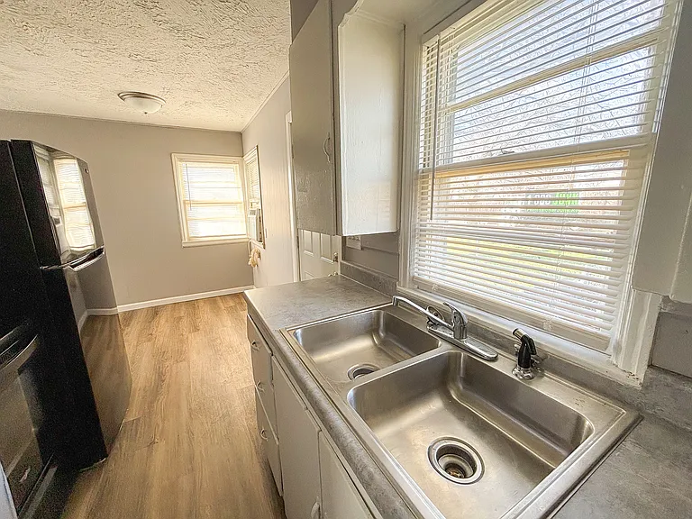 1037 S Vine St #3 — Photo 2