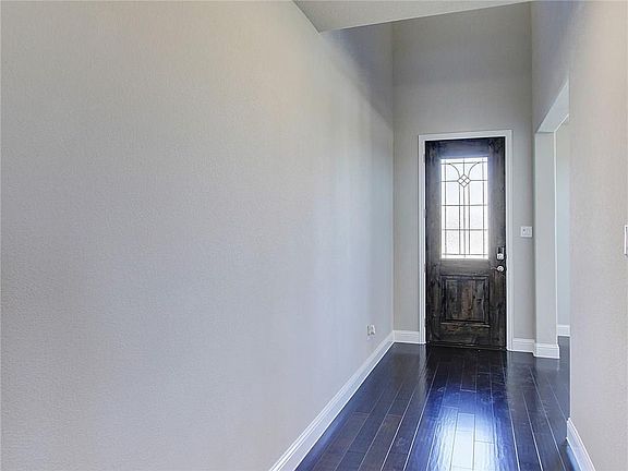 3rd image of 1011 Uplands Dr
