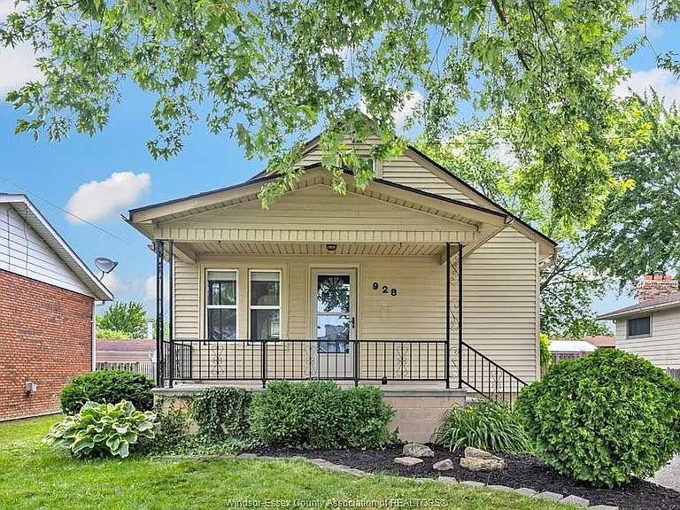 928 Lacasse Blvd — Photo 1
