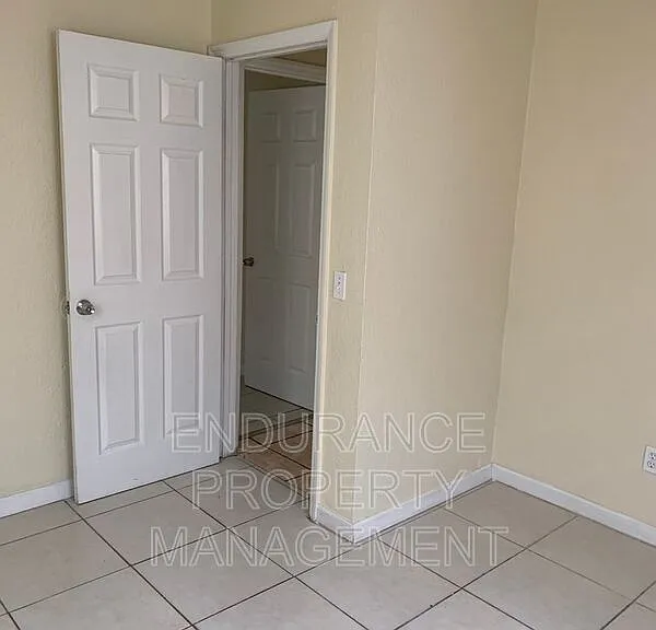 624 W 2nd St — Photo 13