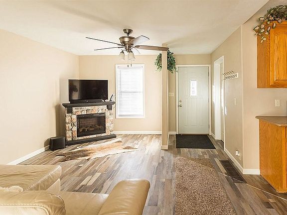 5th image of 640 Grant St