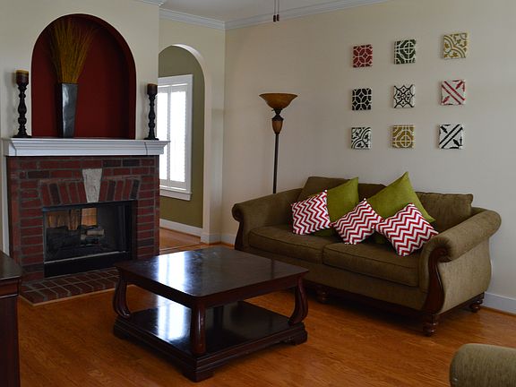 4th image of 1074 Kelly Creek Way