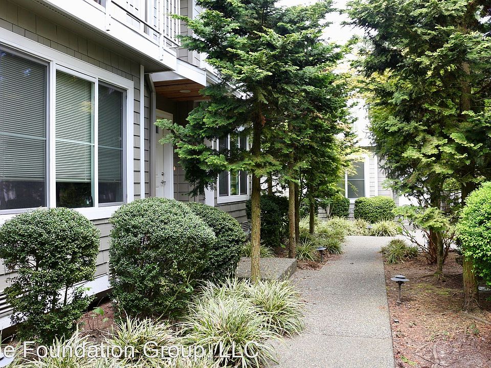 1st image of 12545 Roosevelt Way NE APT 104
