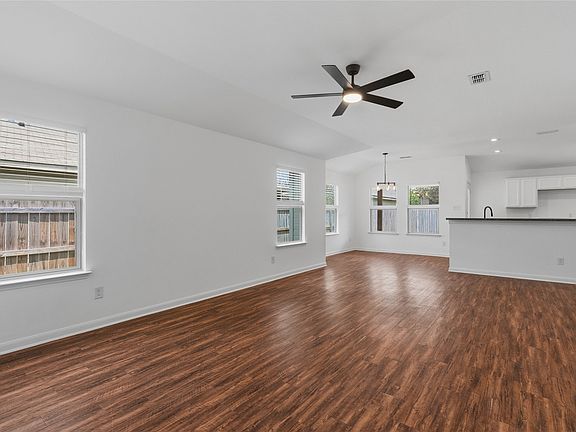 5th image of 2839 Saint David Dr